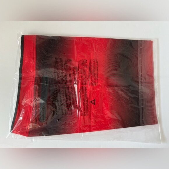 Oakley - Men's Dynamic Seamless Boardshort - High Risk Red. Size: 32. NWT (1680) - Picture 3 of 8